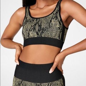 Fabletics Synchronize 2-Piece Outfit. Never worn.